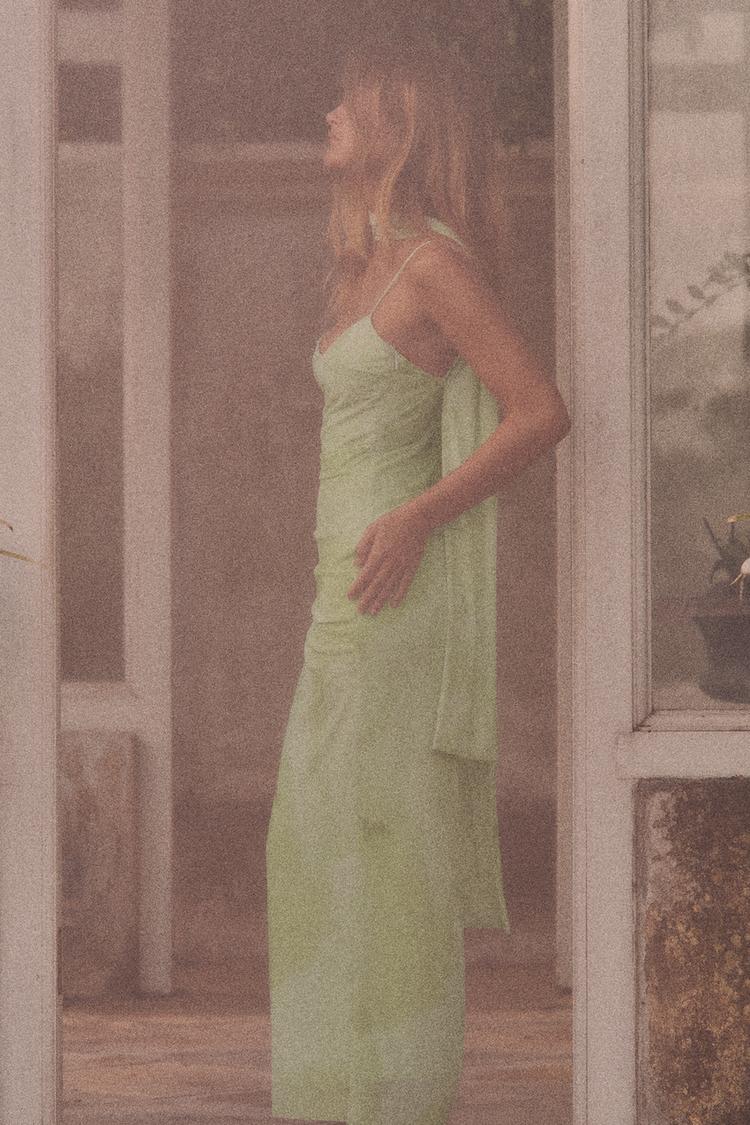 AMELIA - VESTIDO MIDI CON FOULARD Y PLIEGUES