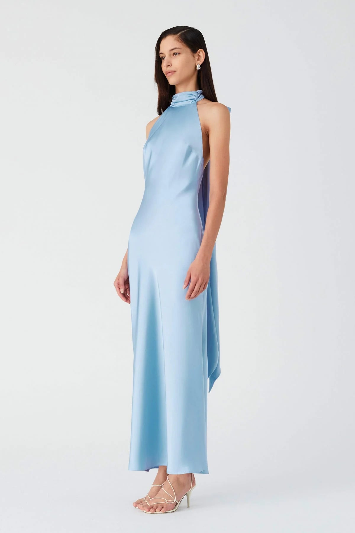 MACARIA - VESTIDO LARGO HALTER DE SATÉN AZUL