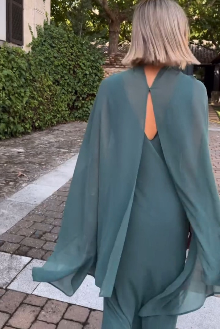 ANGELA - VESTIDO CON CAPITA MULTIPOSICIÓN