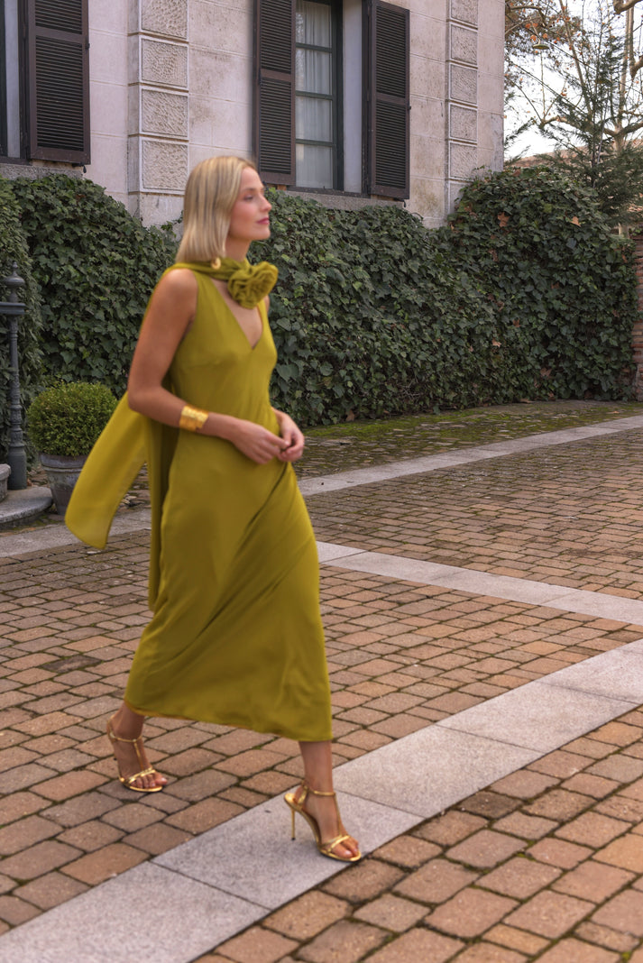 ANGELA - VESTIDO CON CAPITA MULTIPOSICIÓN