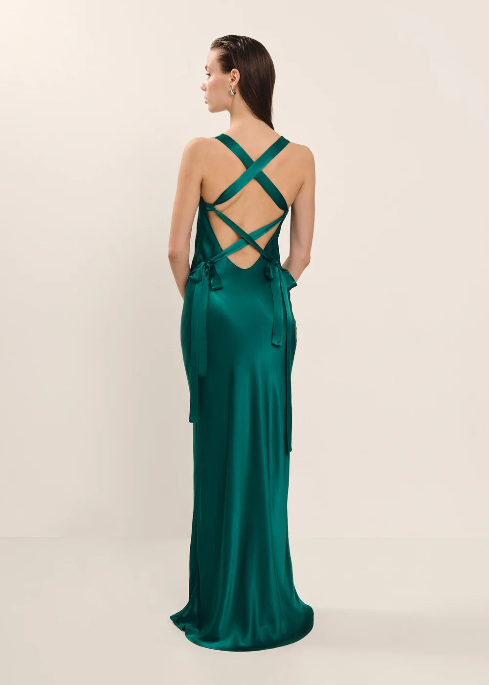 PRISCILA - VESTIDO SATINADO CON ESPALDA CRUZADA