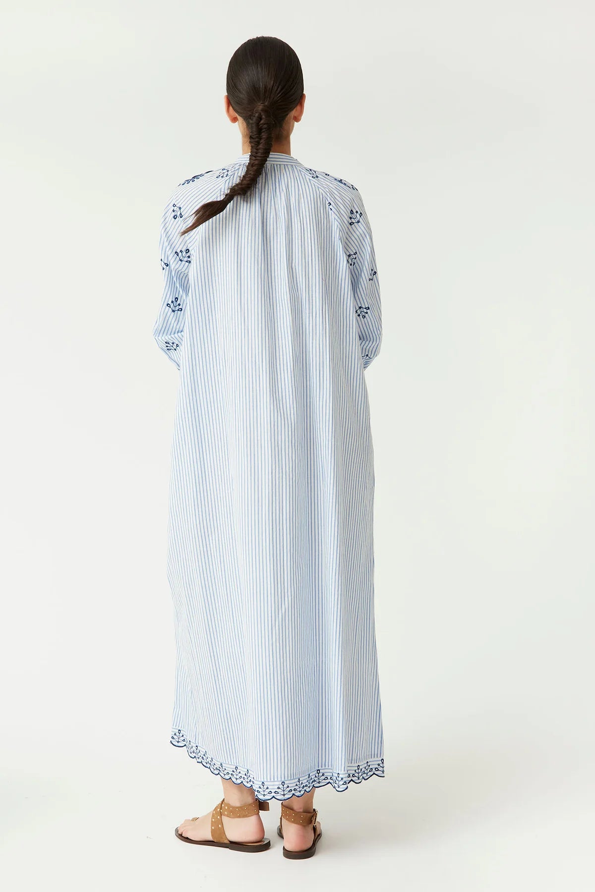 CELESTE - VESTIDO LARGO BORDADO DE RAYAS AZULES