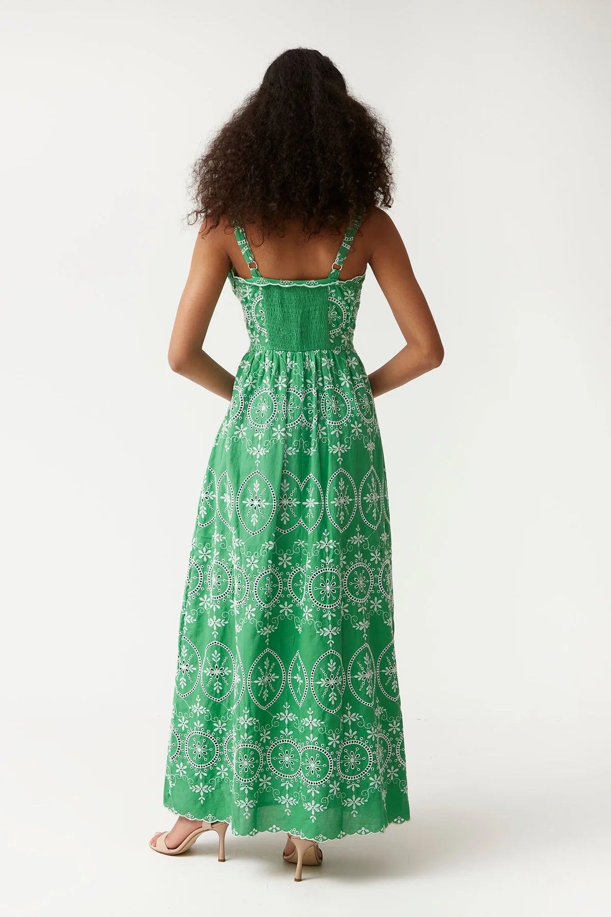 FABIA - VESTIDO VERDE CON BORDADO BLANCO