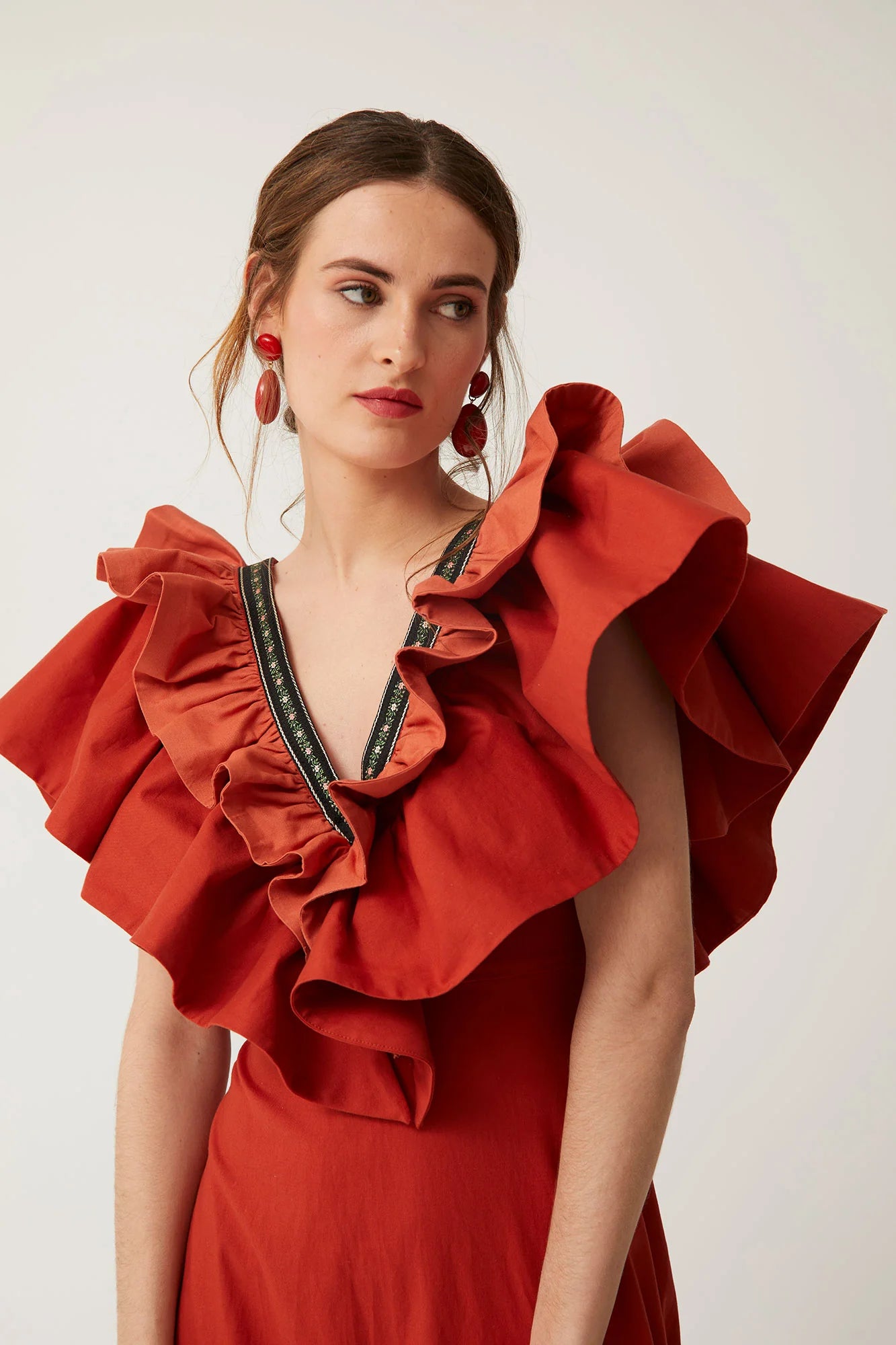 JUNCAL - VESTIDO MIDI CON VOLANTE
