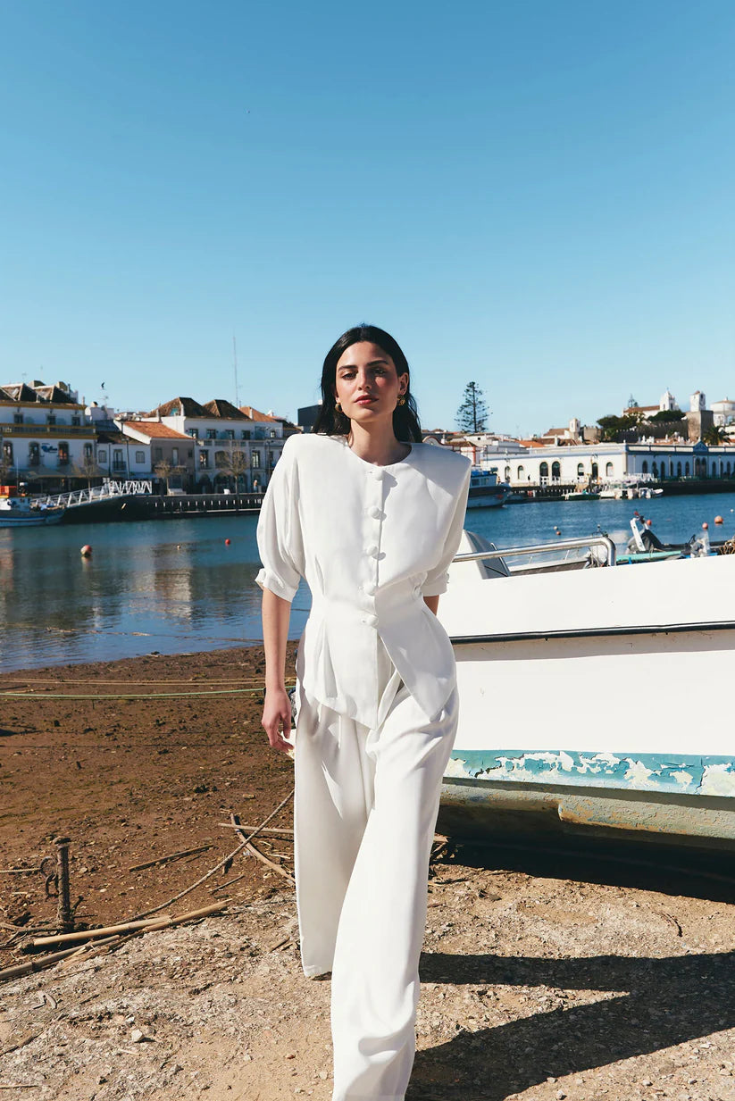 ESTELA - CONJUNTO DE BLUSA ESTRUCTURADA Y PANTALÓN RECTO
