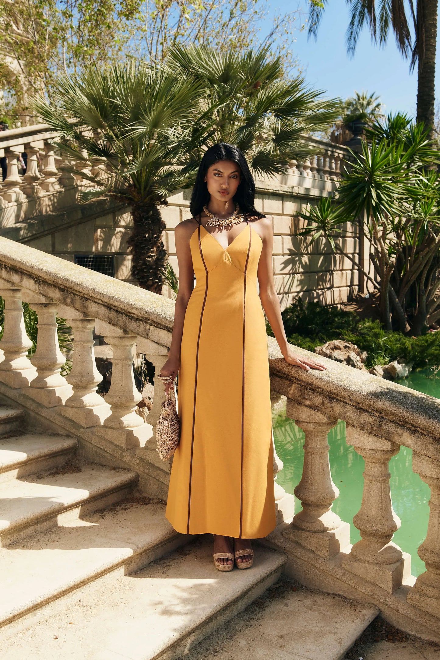 SECUNDINA - VESTIDO LARGO CON ESCOTE EN PICO Y ESPALDA CRUZADA