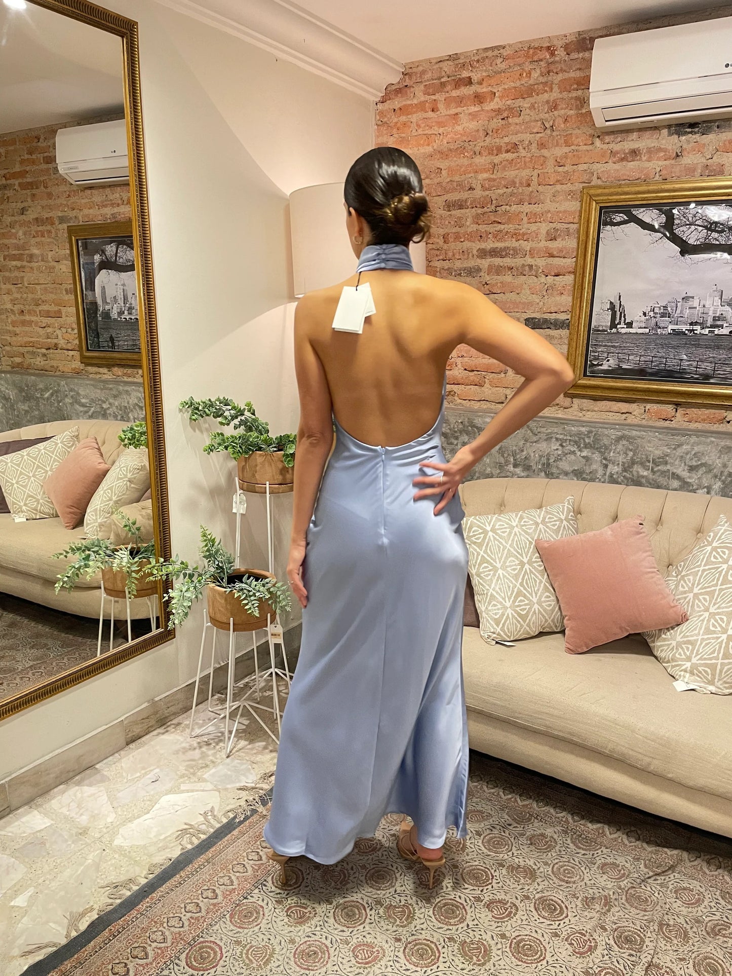 MACARIA - VESTIDO LARGO HALTER DE SATÉN AZUL