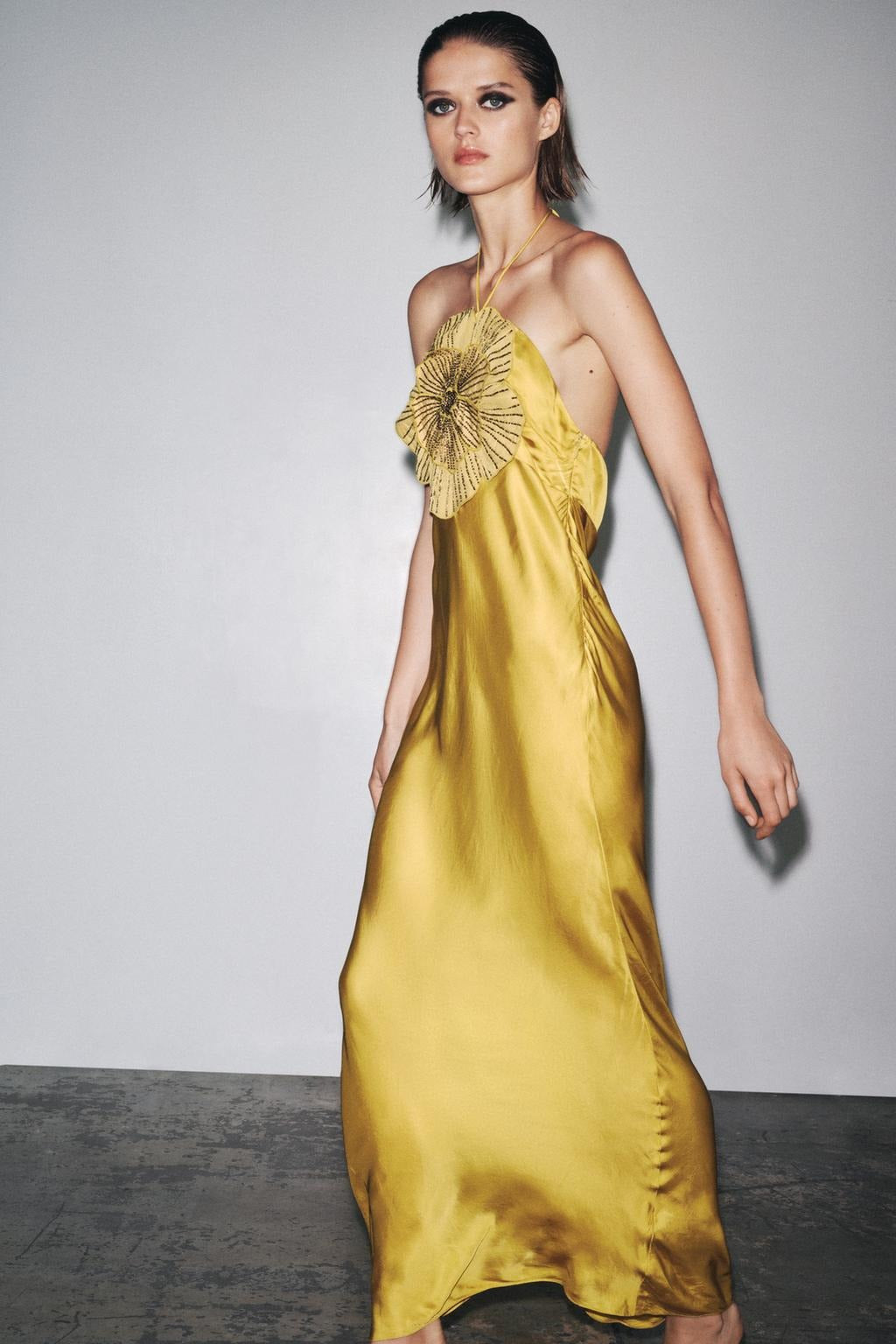 DORIS - VESTIDO LARGO HALTER CON FLOR