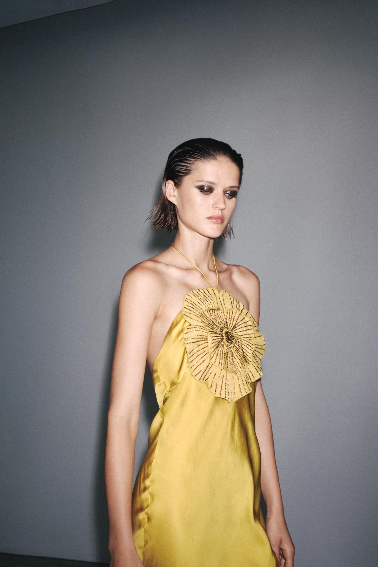 DORIS - VESTIDO LARGO HALTER CON FLOR