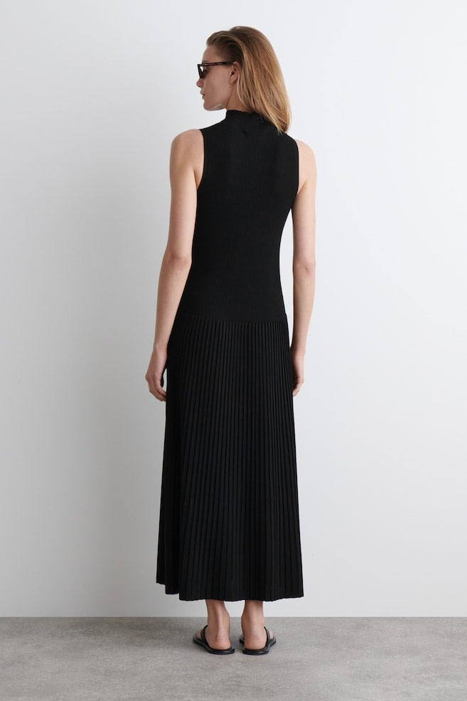 FIORELLA - VESTIDO PLISADO DE CUELLO ALTO