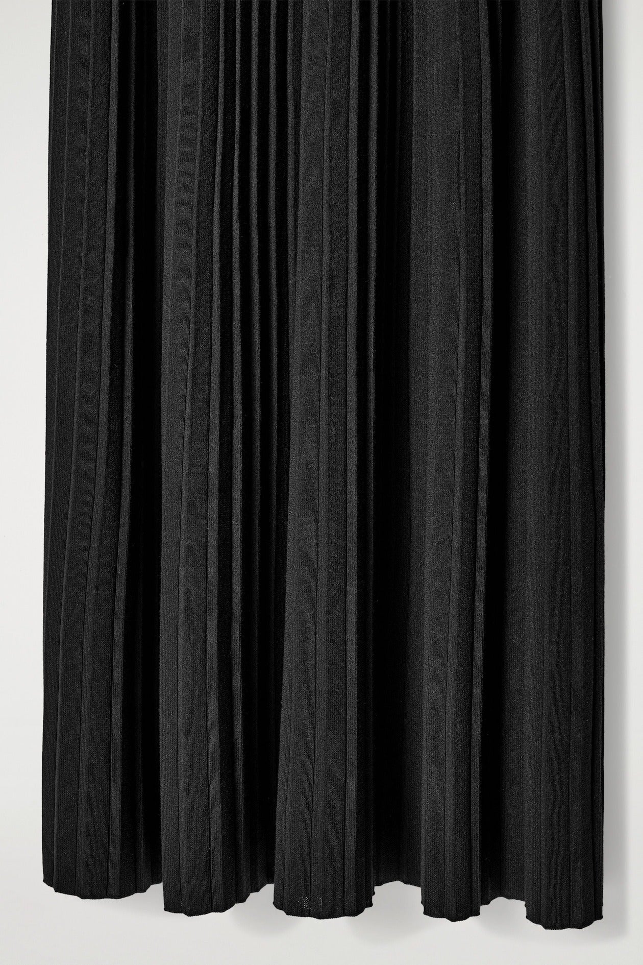 FIORELLA - VESTIDO PLISADO DE CUELLO ALTO