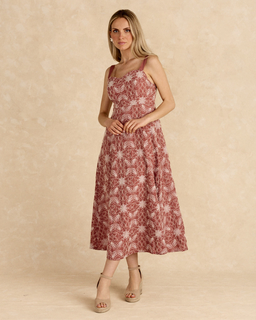 LIBRADA - VESTIDO DE TIRANTES CON BORDADOS
