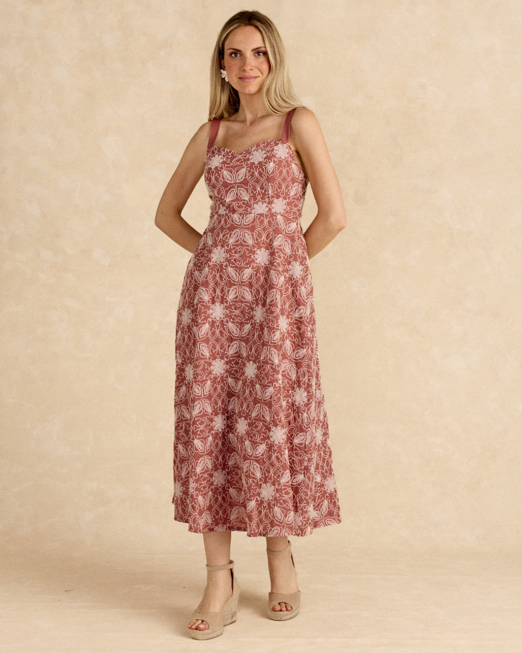 LIBRADA - VESTIDO DE TIRANTES CON BORDADOS