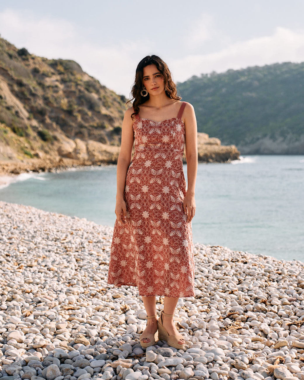 LIBRADA - VESTIDO DE TIRANTES CON BORDADOS