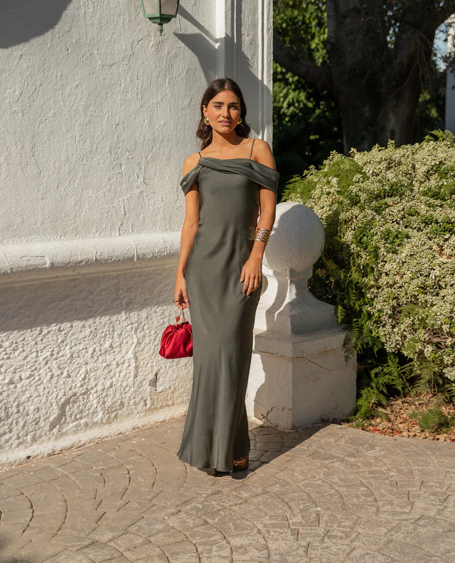 SIRENA - VESTIDO LARGO DE SATÉN CON ESCOTE DRAPEADO