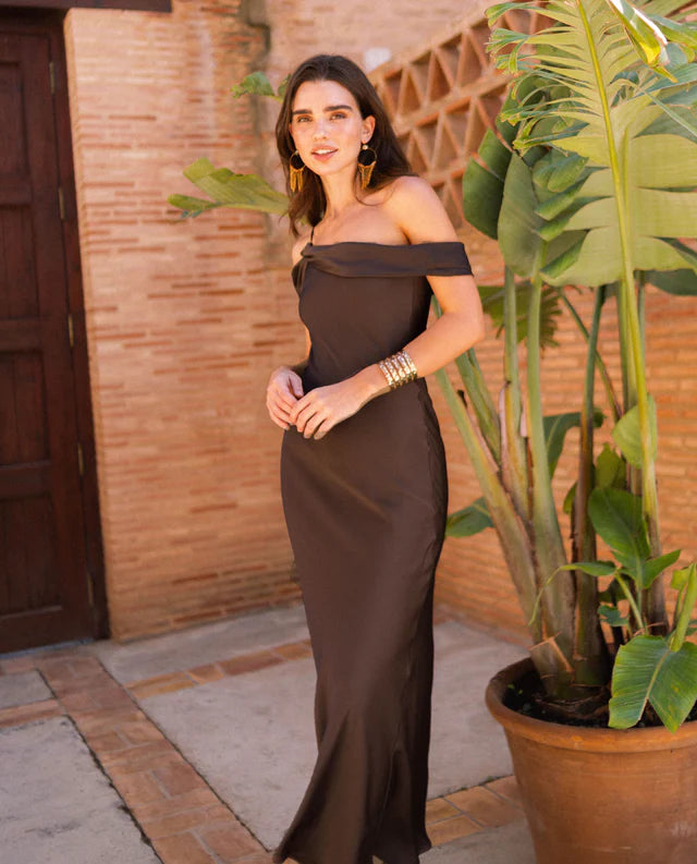 SIRENA - VESTIDO LARGO DE SATÉN CON ESCOTE DRAPEADO