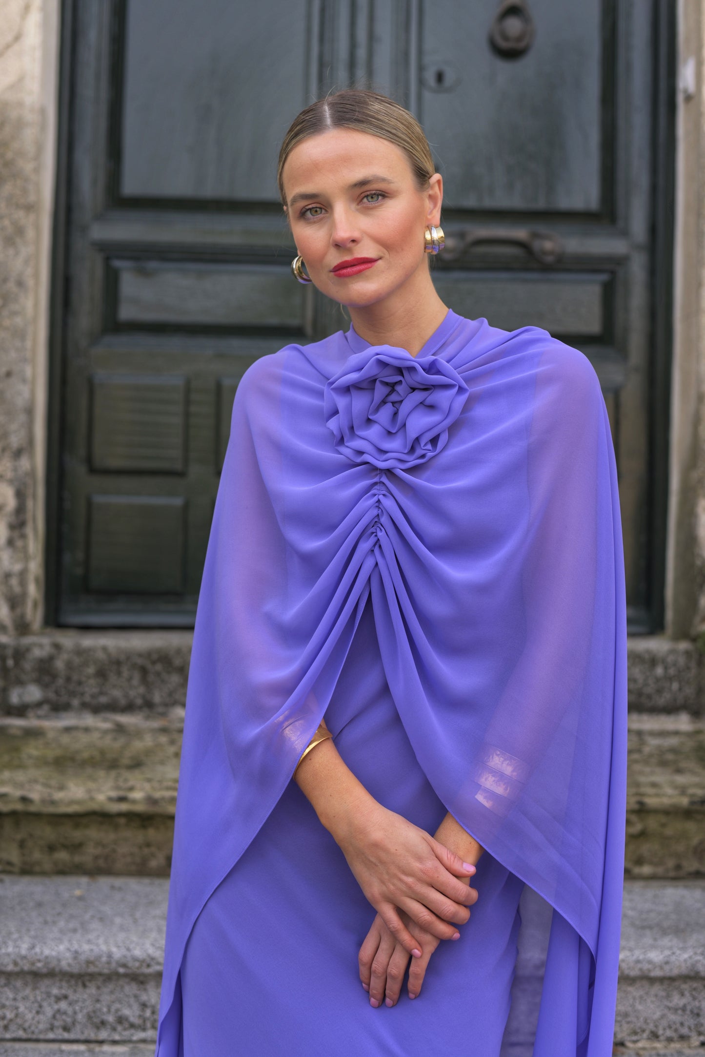 ANGELA - VESTIDO CON CAPITA MULTIPOSICIÓN