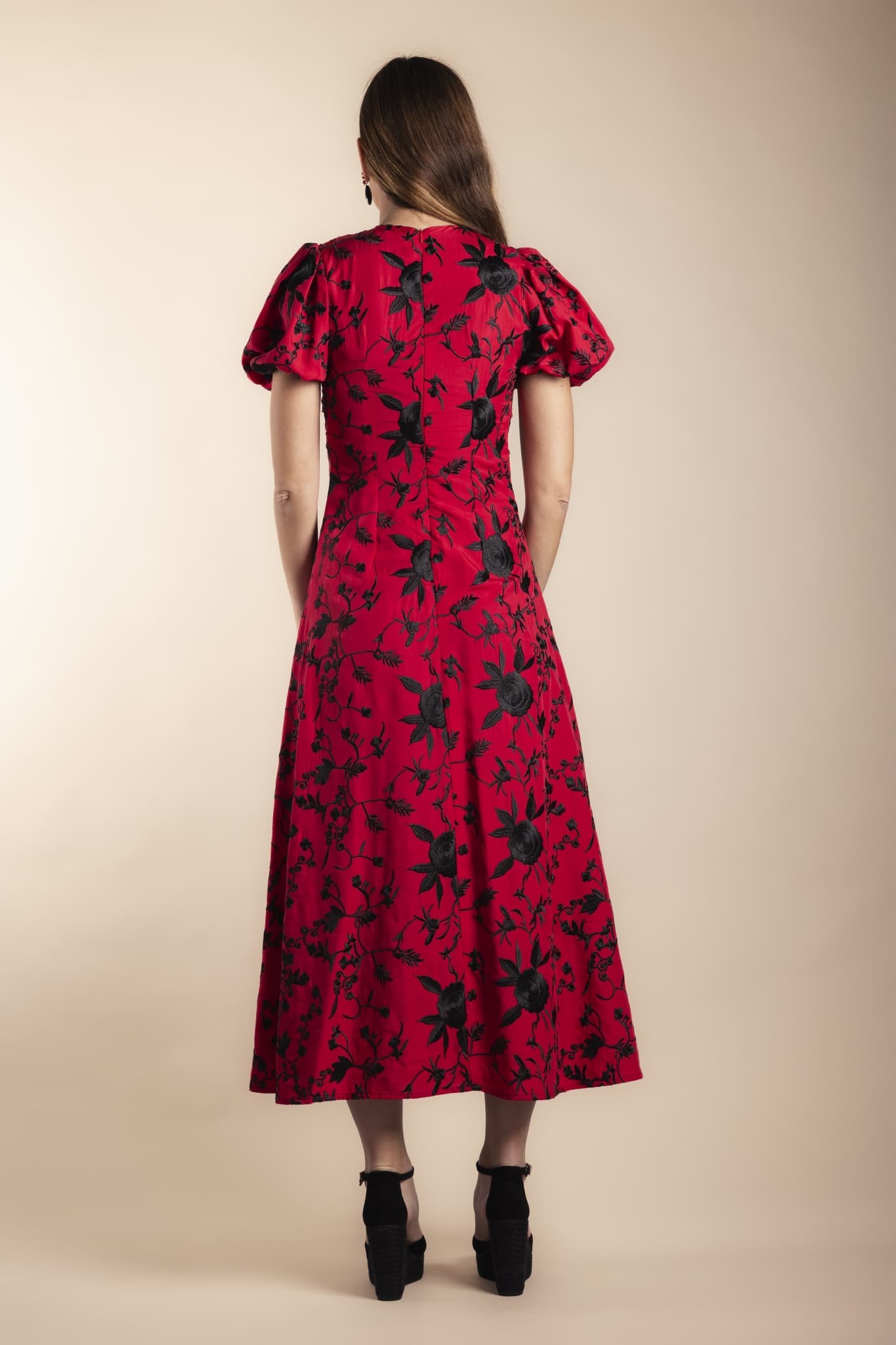 GILDA - VESTIDO BORDADO CON MANGAS ABULLONADAS