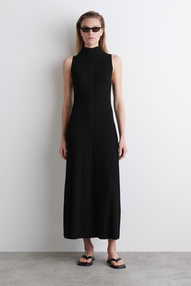 FIORELLA - VESTIDO PLISADO DE CUELLO ALTO