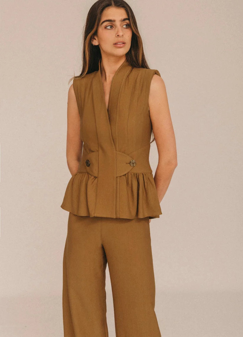 KARELYS - CONJUNTO SIN MANGAS CON PEPLUM