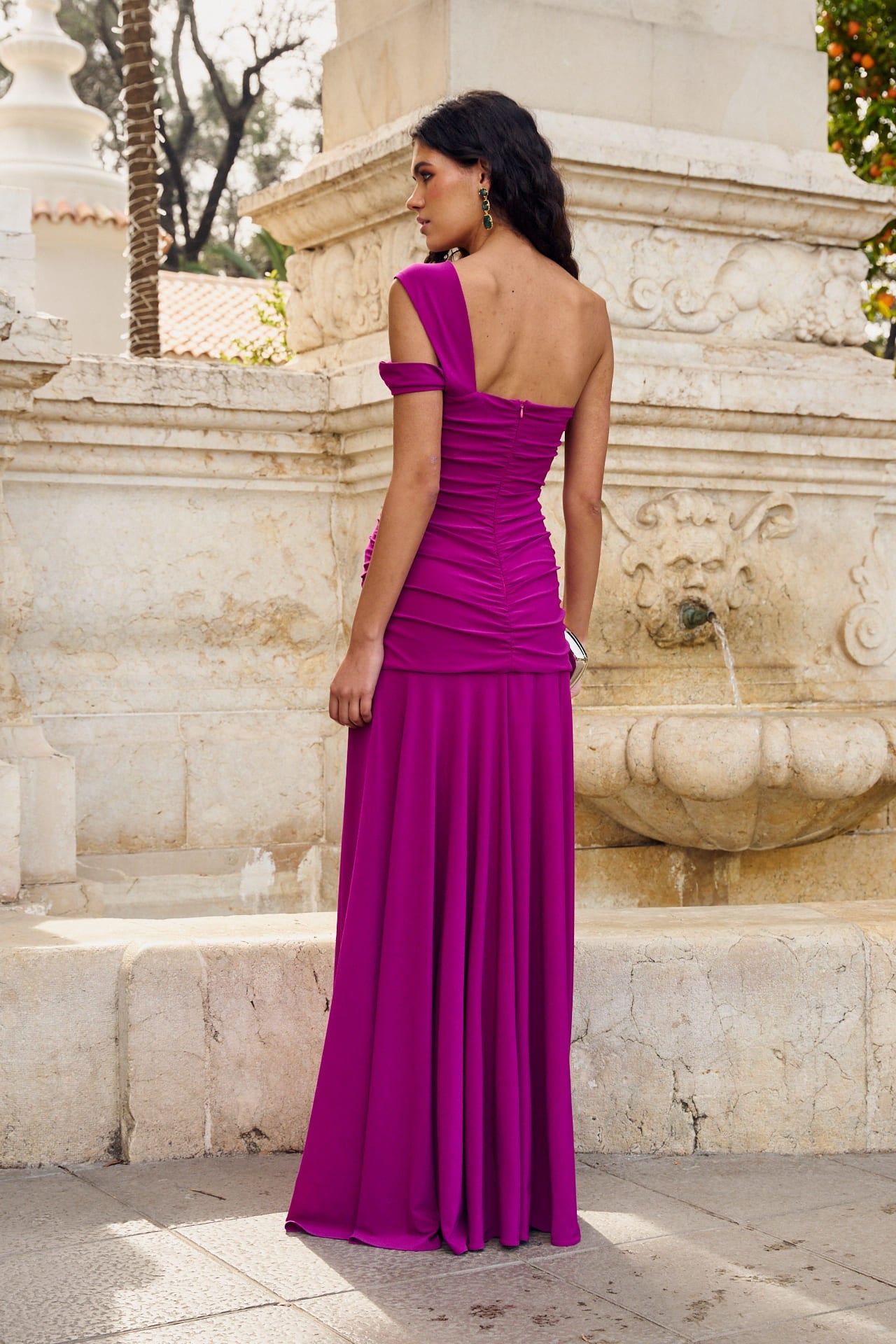 IRAIDE - VESTIDO LARGO CON ESCOTE ASIMÉTRICO
